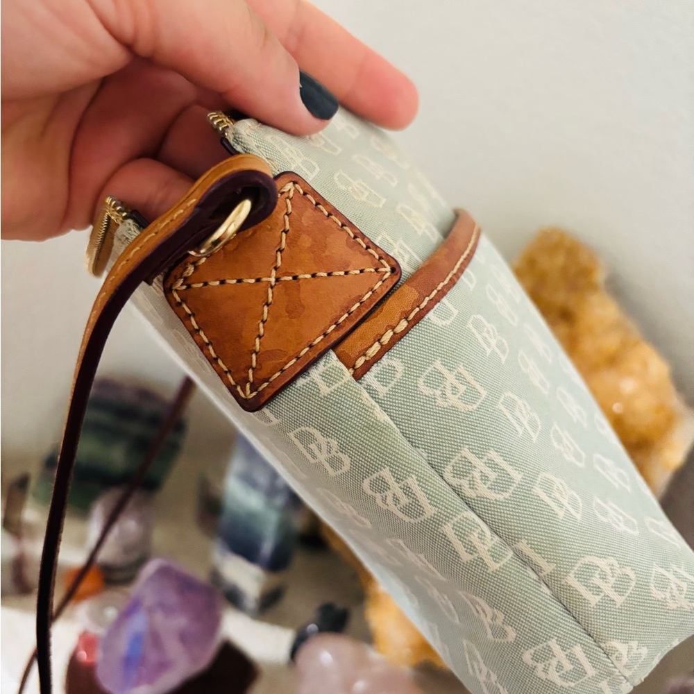 Rare 2010s Dooney & Bourke classic mint green - Picture 8 of 10